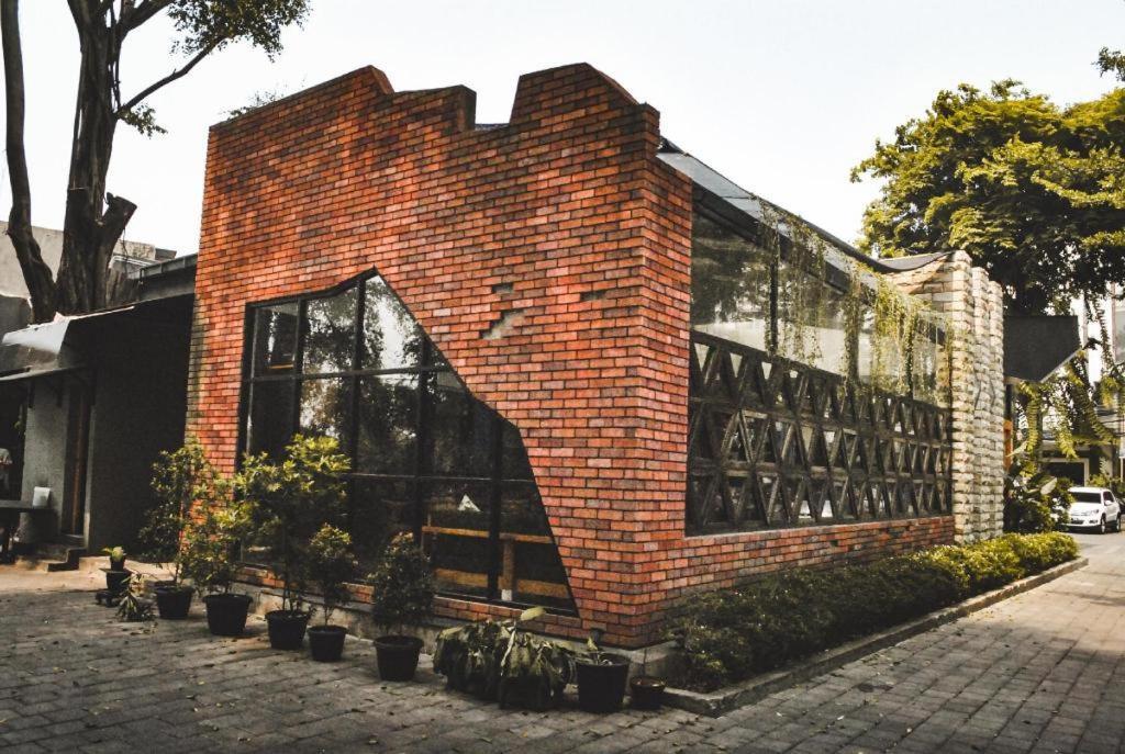 Amos Cozy Hotel Melawai Cakarta Dış mekan fotoğraf