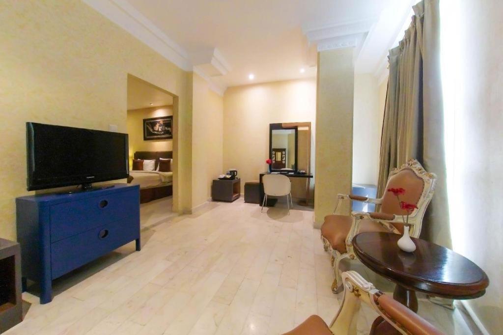 Amos Cozy Hotel Melawai Cakarta Dış mekan fotoğraf