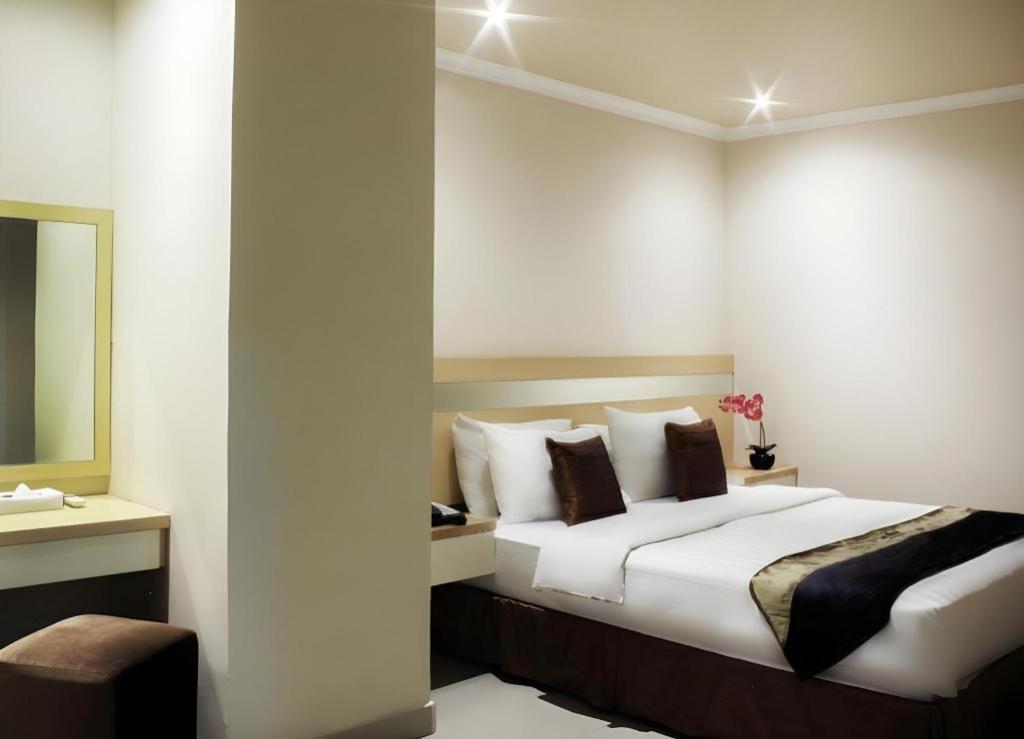 Amos Cozy Hotel Melawai Cakarta Dış mekan fotoğraf