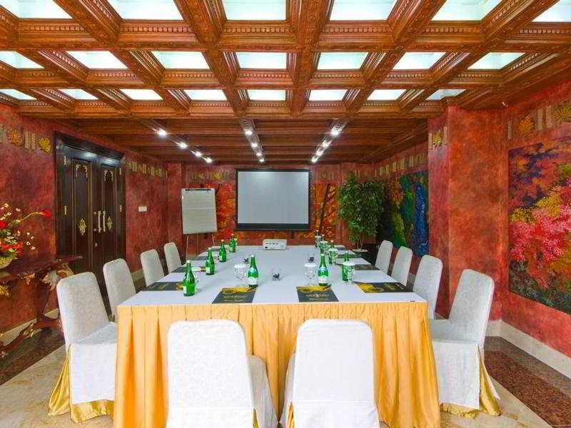 Amos Cozy Hotel Melawai Cakarta Dış mekan fotoğraf